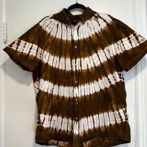 Debenhams Men’s Brown/white/ with slight light pink edges. Tie dye Button Up.